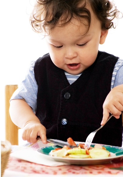 3 giải pháp hiệu quả phòng thiếu hụt vi chất dinh dưỡng cho trẻ - 2 Cần cho bé ăn đa dạng thực phẩm, bổ sung sữa mỗi ngày để bé có đủ dưỡng chất cần thiết