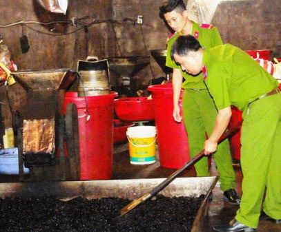 Vấn nạn cà phê bẩn và nỗ lực của những doanh nghiệp cà phê chân chính - 1 Xưởng sản xuất cà phê bẩn.