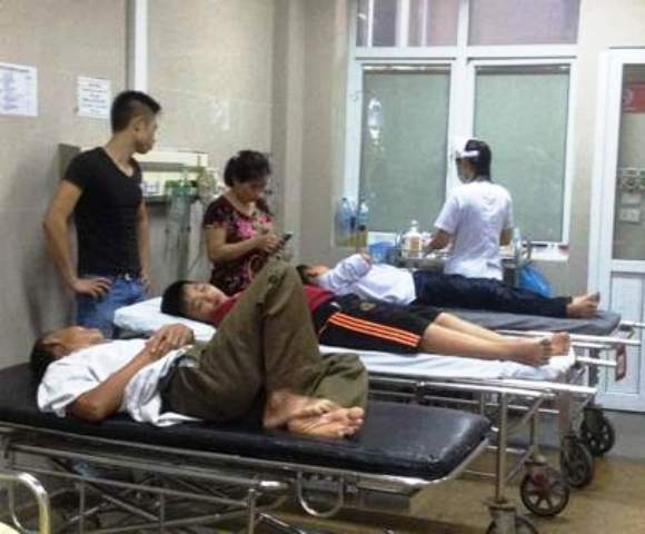 Các bệnh nhân bị ngộ độc sau khi ăn tết Trung thu được cấp cứu tại BVDDK tỉnh Ninh Bình