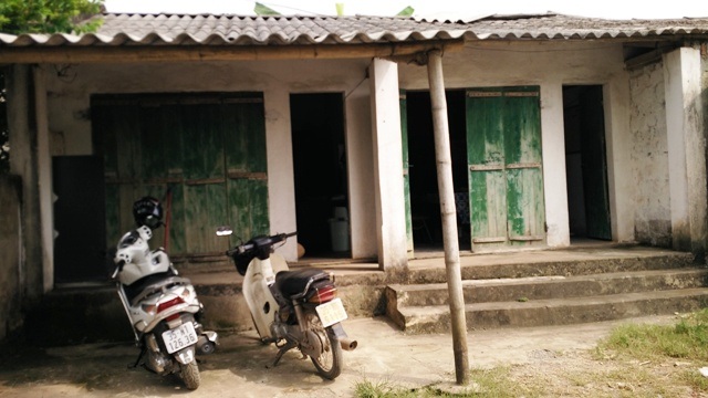 Trường xây nhiều năm chưa xong, ban giám hiệu phải làm việc trong... chợ - 4
Ki ốt chợ - nơi làm việc của ban giám hiệu cùng các giáo viên trường mầm non Gia Minh, huyện Gia Viễn, Ninh Bình.