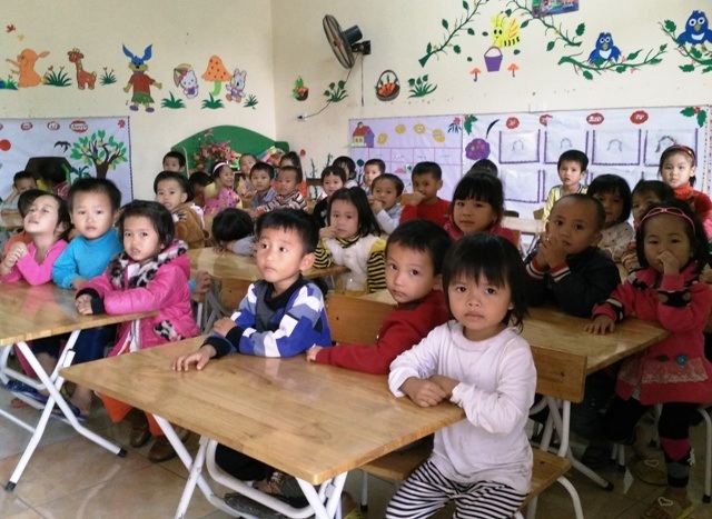 Thanh Hóa: Trường mầm non "sống chung" với Uỷ ban nhân dân xã - 4
Phải sống chung cùng UBND xã nhiều năm đã ảnh hưởng không nhỏ đến công tác dạy và học của nhà trường