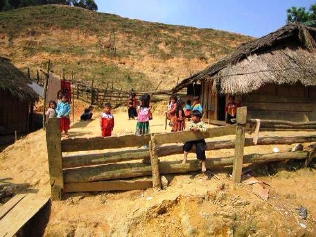 Cô giáo tiếng Anh “thuê tôi đi” vì trẻ em vùng cao - 3
Điểm trường Sài Khao, trường Tiểu học Tây Tiến, xã Mường Lý, huyện Mường Lát, Thanh Hóa