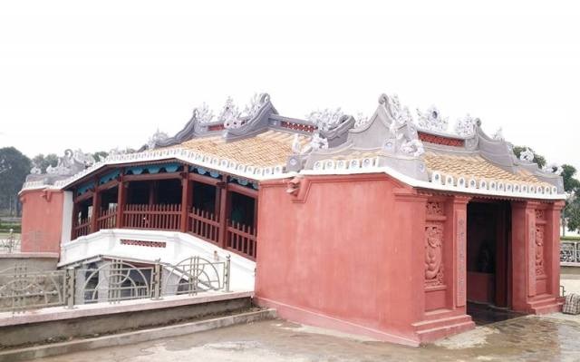 Chiêm ngưỡng “chùa Cầu Hội An” tại xứ Thanh - 1 Phiên bản chùa Cầu Hội An tại Thanh Hóa được xây dựng trong công viên Hội An (TP. Thanh Hóa) với chiều dài 10m, rộng 4m, lòng cầu 2,2m. Bên cạnh cầu có khu nhà thờ giống phiên bản thật có diện tích 3X3m.