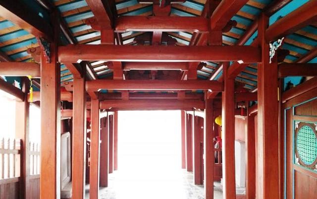 Chiêm ngưỡng “chùa Cầu Hội An” tại xứ Thanh - 4 Vật liệu xây dựng cầu chủ yếu là gỗ, gạch, ngói, xi măng... tất cả được thiết kể thu nhỏ theo phiên bản gốc của chùa Cầu Hội An