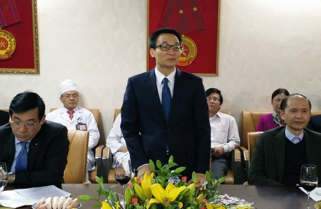 Phó Thủ tướng Vũ Đức Đam: Bệnh viện công hay tư đều là chữa bệnh cho dân! - 2 Phó Thủ tướng Chính phủ mong muốn ngành y tế Thanh Hóa ngày càng nỗ lực hơn nữa để phục vụ tốt nhất cho nhân dân