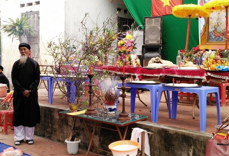 Dân làng Thiều cùng nhau góp lễ ăn Tết lại - 13 Người dân sẽ cùng nhau vui chơi trong ngày ăn Tết lại hết ngày 1/2, sau đó lại trở về với cuộc sống thường ngày.
