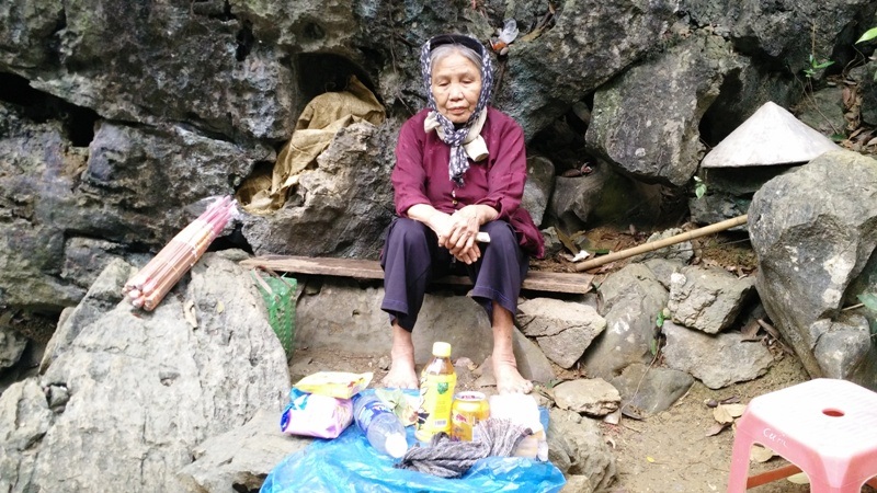Cụ bà 91 tuổi kể lịch sử bằng… thơ - 10 Những hình ảnh bình dị, việc làm phi thường của cụ Sửu hơn 30 năm qua khiến nhiều người cảm phục