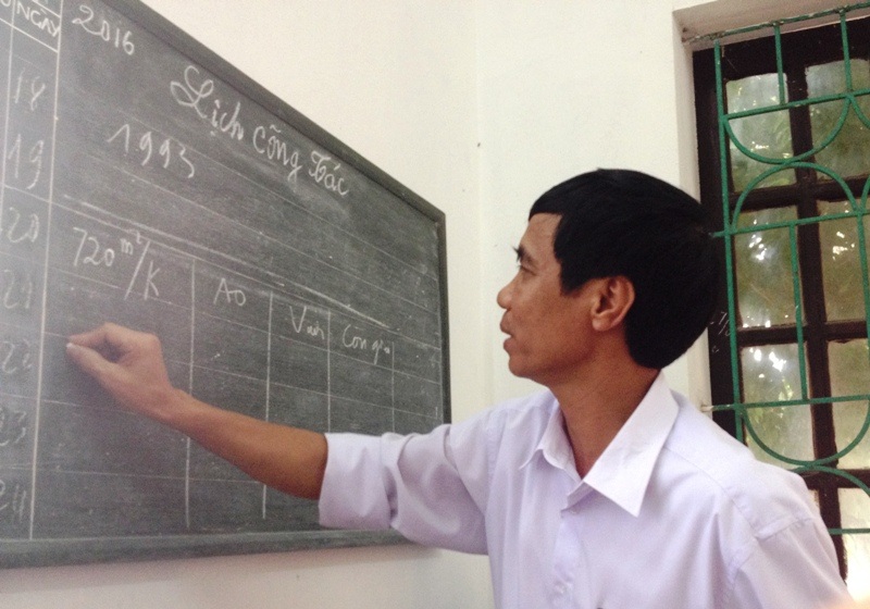 Ông Đinh Trọng Phú, Phó Chủ tịch UBND xã Gia Hòa giải thích vì sao xã không chia đất theo sổ đỏ.