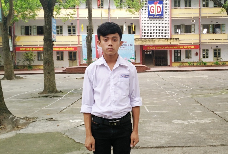 Em Vũ Tuấn Thành, học sinh lớp 11, trường THPT Hoa Lư A, Ninh Bình