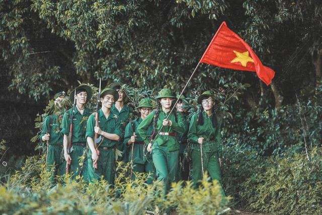 Bộ ảnh kỷ yếu đậm chất lính của học sinh Ninh Bình - 11 Bộ ảnh kỷ yếu đậm chất lính của học sinh Ninh Bình - 11