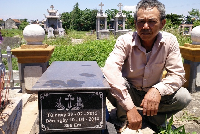Chiếc tủ đông lạnh đặc biệt chứa hàng nghìn thai nhi vô tội - 3 Một ngôi mộ chôn hơn 350 thai nhi được ông trọng gom từ tháng 2/2013 đến 4/2014