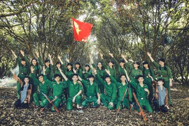 Bộ ảnh kỷ yếu đậm chất lính của học sinh Ninh Bình - 4 Bộ ảnh kỷ yếu đậm chất lính của học sinh Ninh Bình - 4