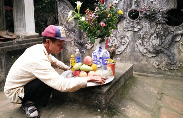 Giai thoại về vị vua suốt đời cưỡi trên lưng ngựa - 6 Từ nhiều năm nay, lăng mộ vua Đinh đã có người trông giữ, hương khói thường xuyên, phục vụ du khách đến tham quan.