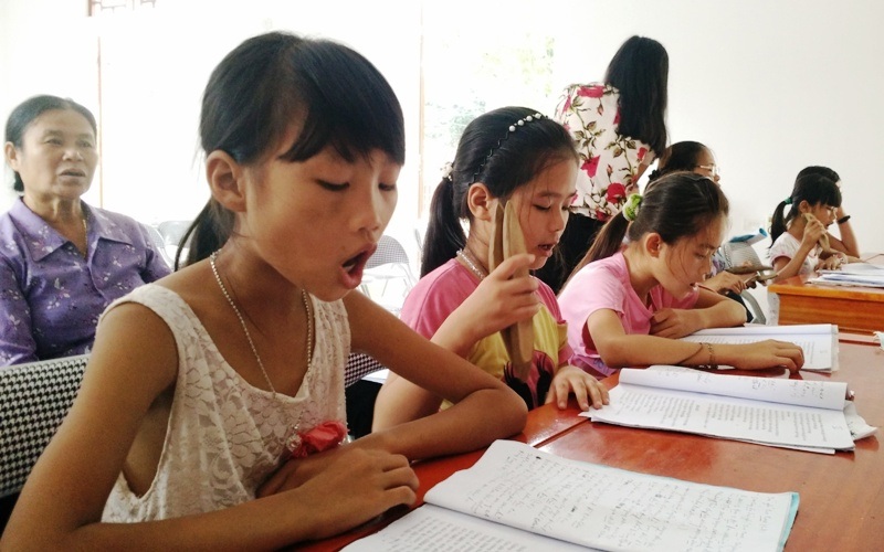 Lớp dạy hát xẩm miễn phí cho học sinh - 1 Lớp học dạy hát xẩm mở ra mỗi dịp hè thu hút nhiều em học sinh tham gia
