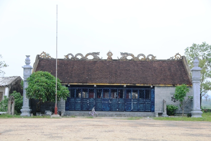 
Làng Xuân Vũ, xã Ninh Vân, huyện Hoa Lư (Ninh Bình) có từ năm 1730 thời vua Lê Cảnh Hưng. Đình làng Xuân Vũ cũng được xây dựng từ đó, nhưng trước kia vật liệu làm đình chủ yếu là gỗ lim, xây bằng vôi vữa và gạch nung.
