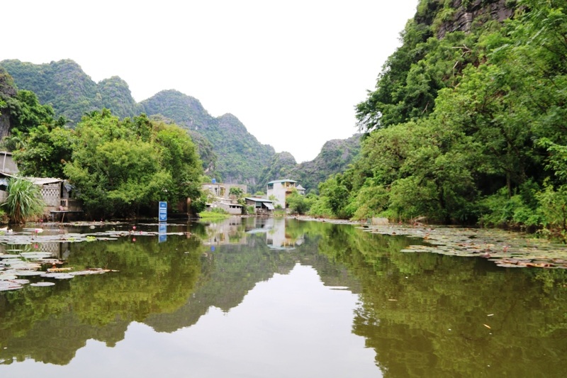 Sau này, cũng chính dòng sông Sào Khê đã đưa Lý Công Uẩn rời đô từ Hoa Lư ra Thăng Long. Dòng sông thơ mộng Sào Khê cho đến ngày nay vẫn giữ được nhiều vẻ đẹp hoang sơ, cổ kính, gắn liền với những biến cố của lịch sử dân tộc.