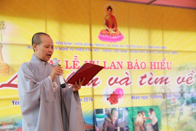 Lễ Vu lan tại chùa Yên Ninh, nơi nuội dạy hàng trăm đứa trẻ mồ côi, bị bỏ rơi.