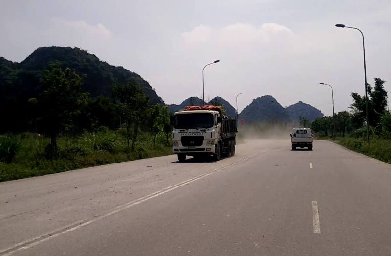 Đường vào danh thắng Tràng An mù mịt bụi đất - 5 Đường vào danh thắng Tràng An mù mịt bụi đất - 5