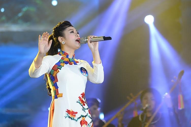 Thí sinh Thu Hằng với lối biểu diễn chuyên nghiệp Thí sinh Thu Hằng với lối biểu diễn chuyên nghiệp