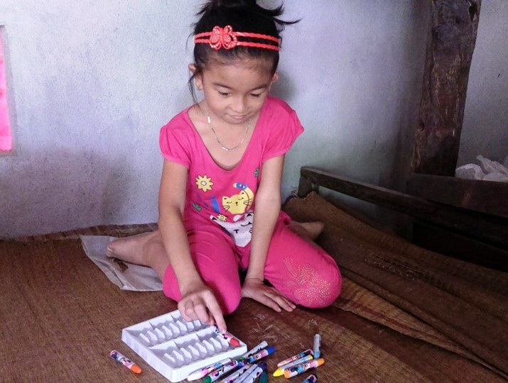 "Cháu không có bố, còn mẹ bị người ta giết rồi !..." - 3 Không chỉ chịu cảnh mồ côi, cô bé còn mang căn bệnh quái ác khiến em khó khăn khi nói
