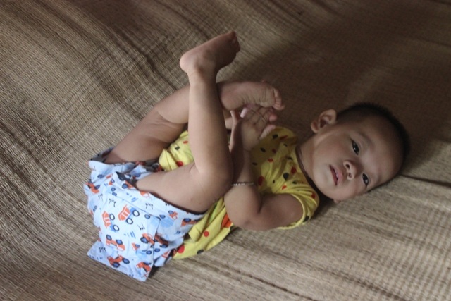 Đứa con gái thứ hai của chị dù đã hai tuổi nhưng chẳng nói, chẳng cười