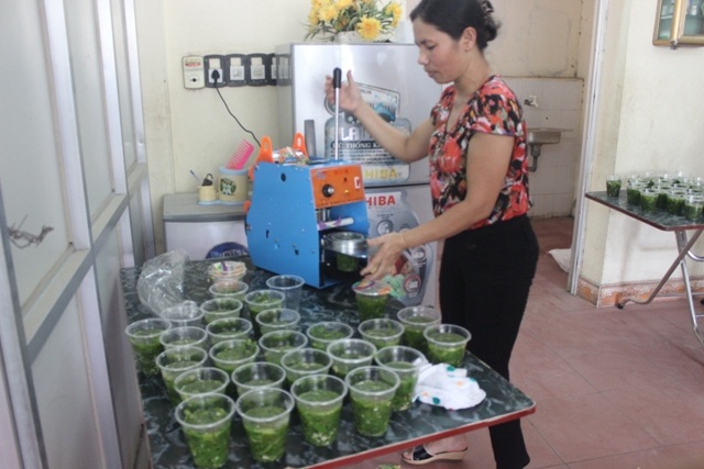 Cơm trưa, nước uống miễn phí sẵn sàng cho thí sinh - 2