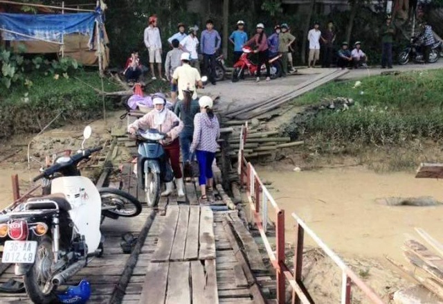 Hiện trường vụ tai nạn ngày 16/9 trên cầu phao Vồm