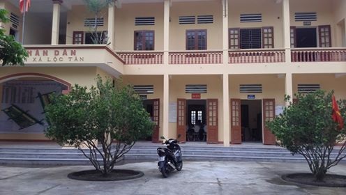 Vụ đất đang ở bị huyện cấp trích lục cho người khác: Lãnh đạo xã "cãi chày cãi cối"! - 3 Trụ sở UBND xã Lộc Tân