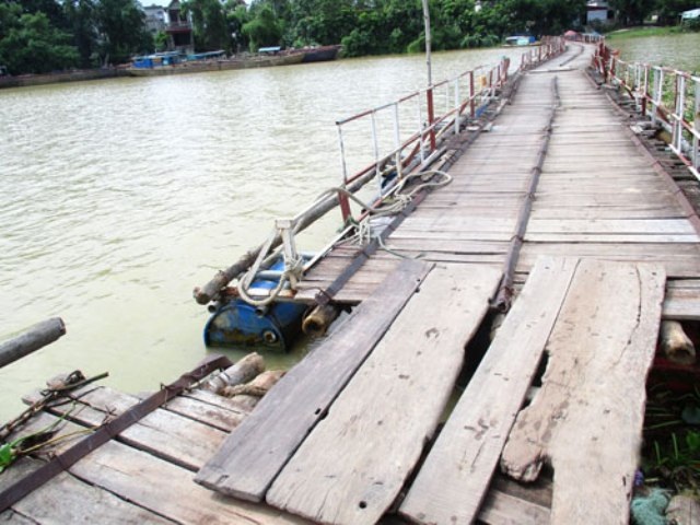 Cầu phao Vồm đã xuống cấp nghiêm trọng