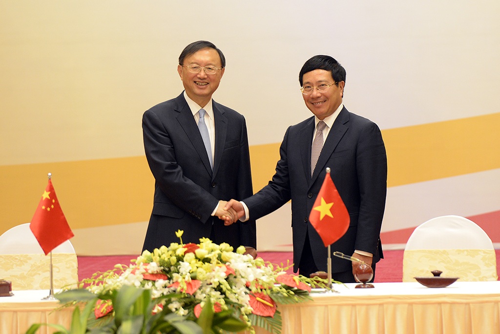 
Phó Thủ tướng Phạm Bình Minh và Ủy viên Quốc vụ Trung Quốc Dương Khiết Trì tại Phiên họp lần thứ 9 Ủy ban Chỉ đạo hợp tác song phương Việt Nam-Trung Quốc
