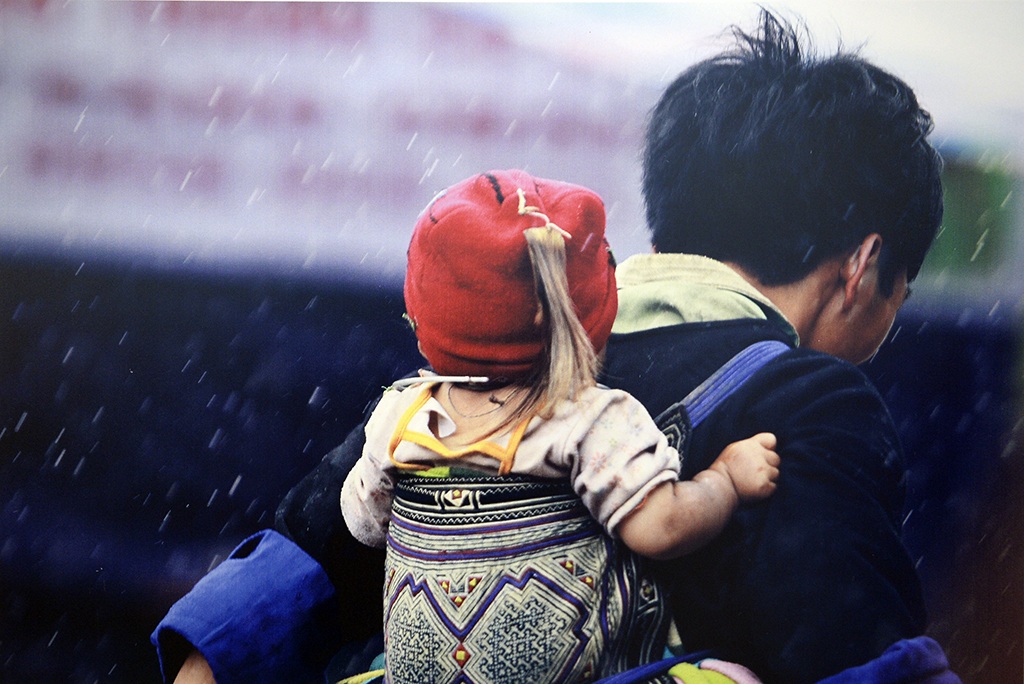 “Tan chảy” trước hình ảnh những ông bố Việt “bỉm sữa” đảm đang - 10