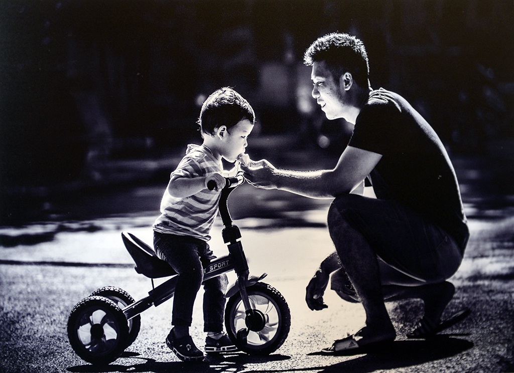 “Tan chảy” trước hình ảnh những ông bố Việt “bỉm sữa” đảm đang - 8