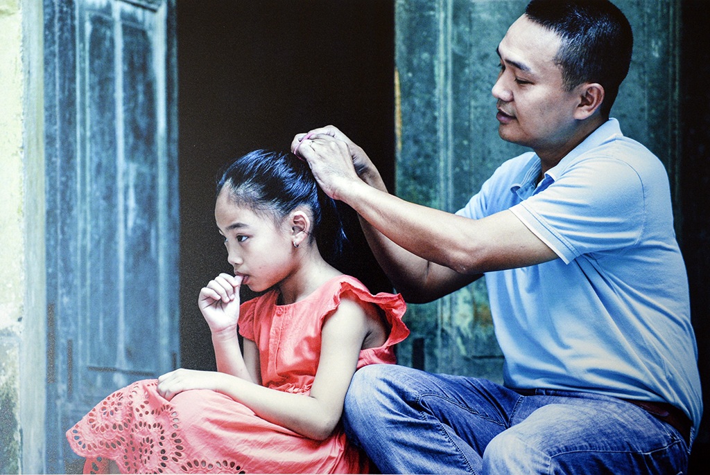 “Tan chảy” trước hình ảnh những ông bố Việt “bỉm sữa” đảm đang - 7