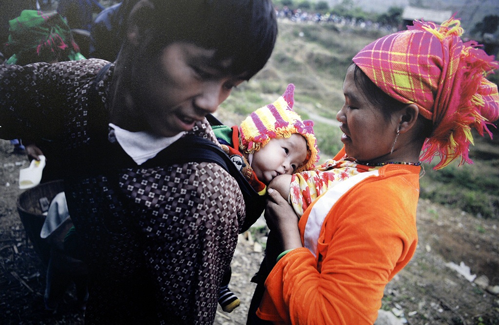 “Tan chảy” trước hình ảnh những ông bố Việt “bỉm sữa” đảm đang - 9