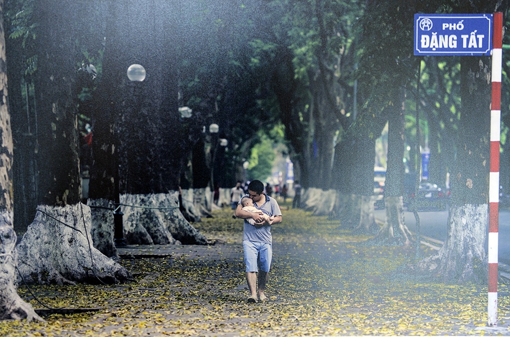 “Tan chảy” trước hình ảnh những ông bố Việt “bỉm sữa” đảm đang - 16