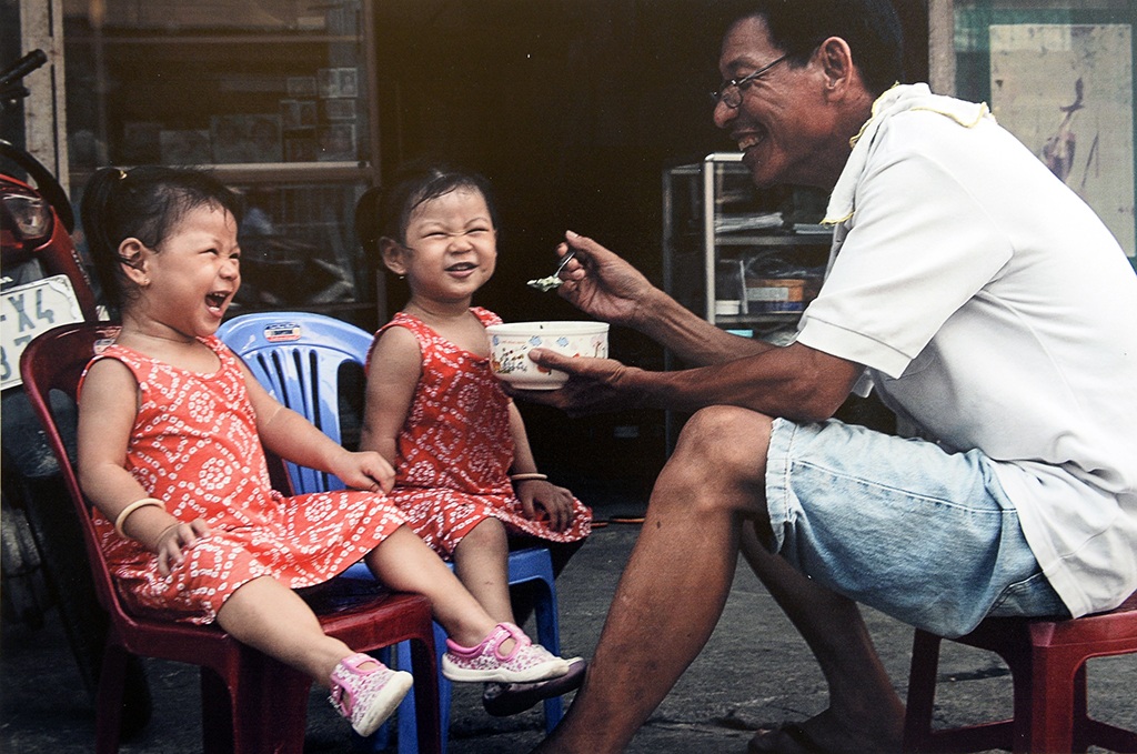 “Tan chảy” trước hình ảnh những ông bố Việt “bỉm sữa” đảm đang - 14