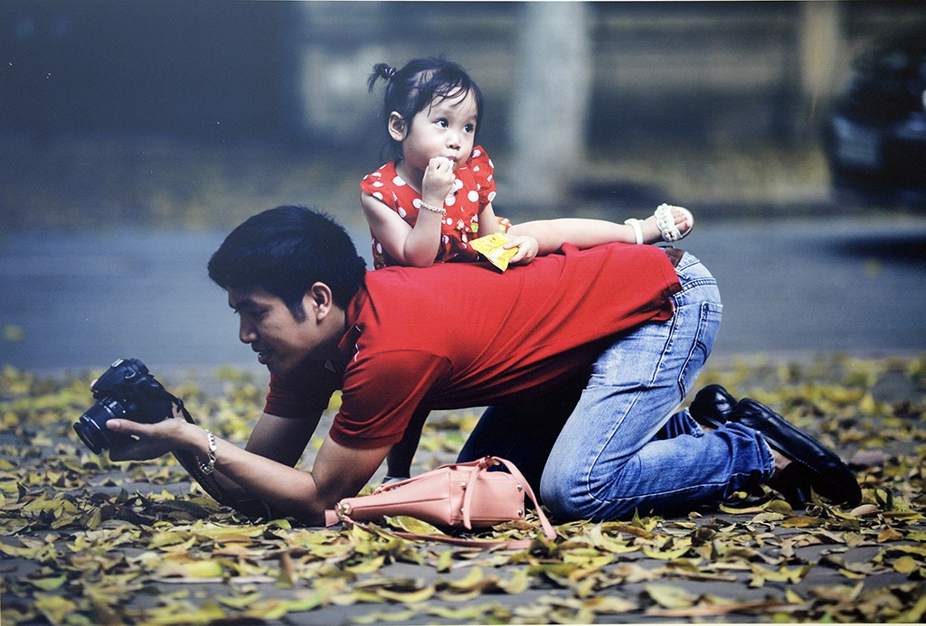 “Tan chảy” trước hình ảnh những ông bố Việt “bỉm sữa” đảm đang - 13