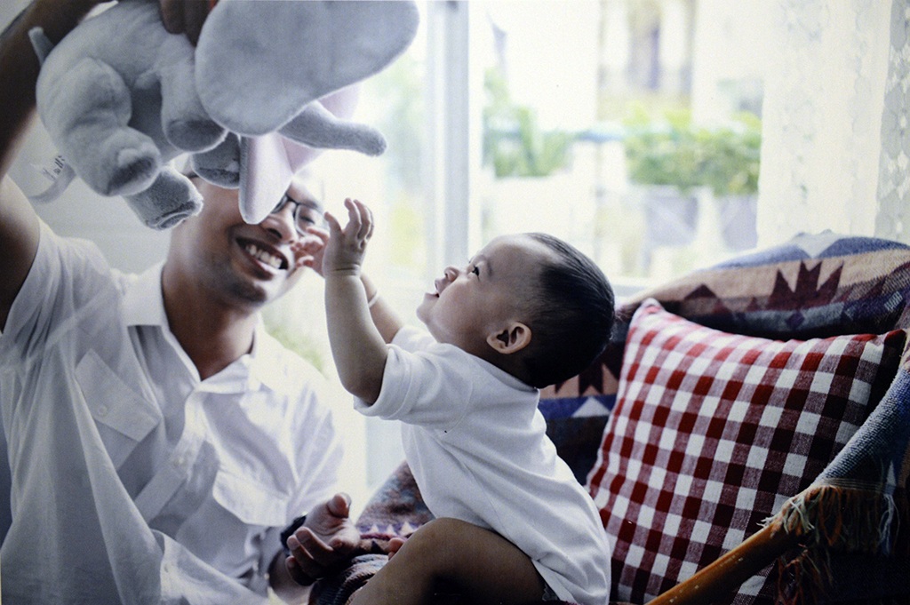 “Tan chảy” trước hình ảnh những ông bố Việt “bỉm sữa” đảm đang - 17