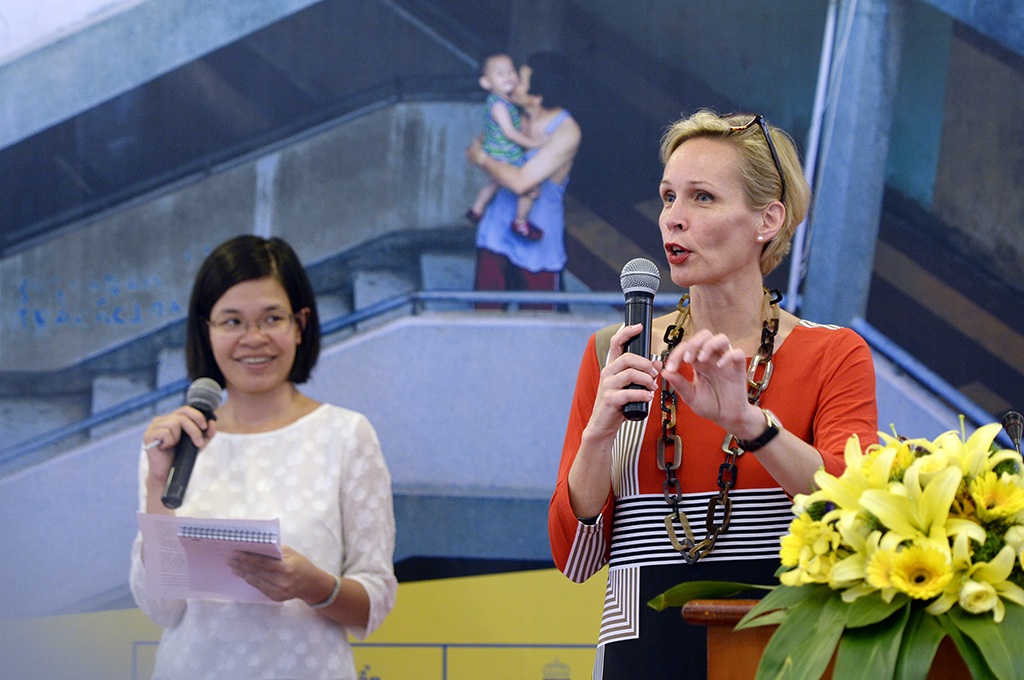 Bà Camilla Mellander, Đại sứ Thụy Điển tại Việt Nam phát biểu tại lễ trao giải