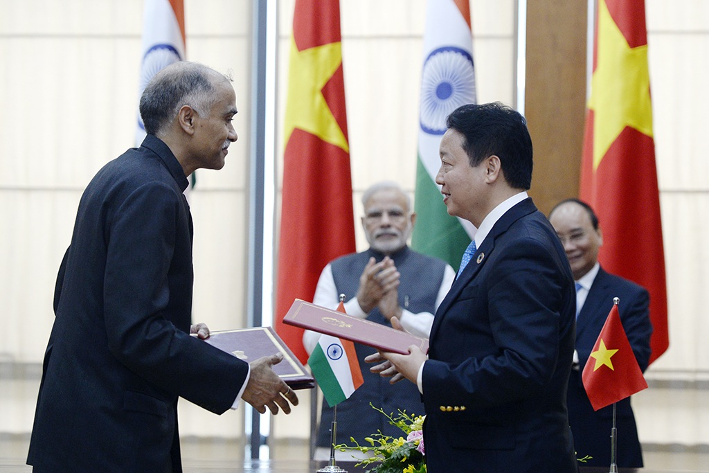 Hai Thủ tướng chứng kiến lễ ký kết của nhiều hiệp định và bản ghi nhớ hợp tác quan trọng giữa hai nước