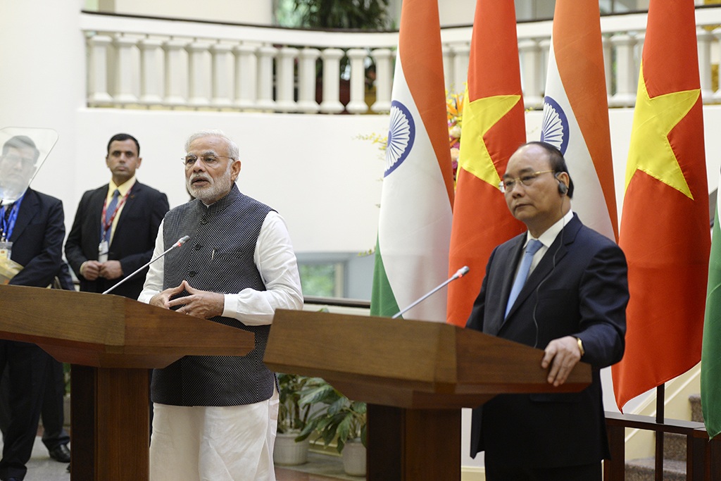 Tại buổi họp báo sau hội đàm, Thủ tướng Modi khẳng định công ty dầu khí ONGC của Ấn Độ sẽ tiếp tục các dự án dầu khí ở Việt Nam và đề nghị Việt Nam tiếp tục tạo điều kiện cho công ty ONGC của Ấn Độ mở rộng hợp tác, đầu tư ở Việt Nam.