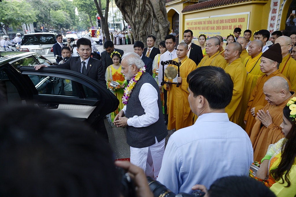 Thủ tướng Ấn Độ thành kính dâng hương tại chùa Quán Sứ - 8