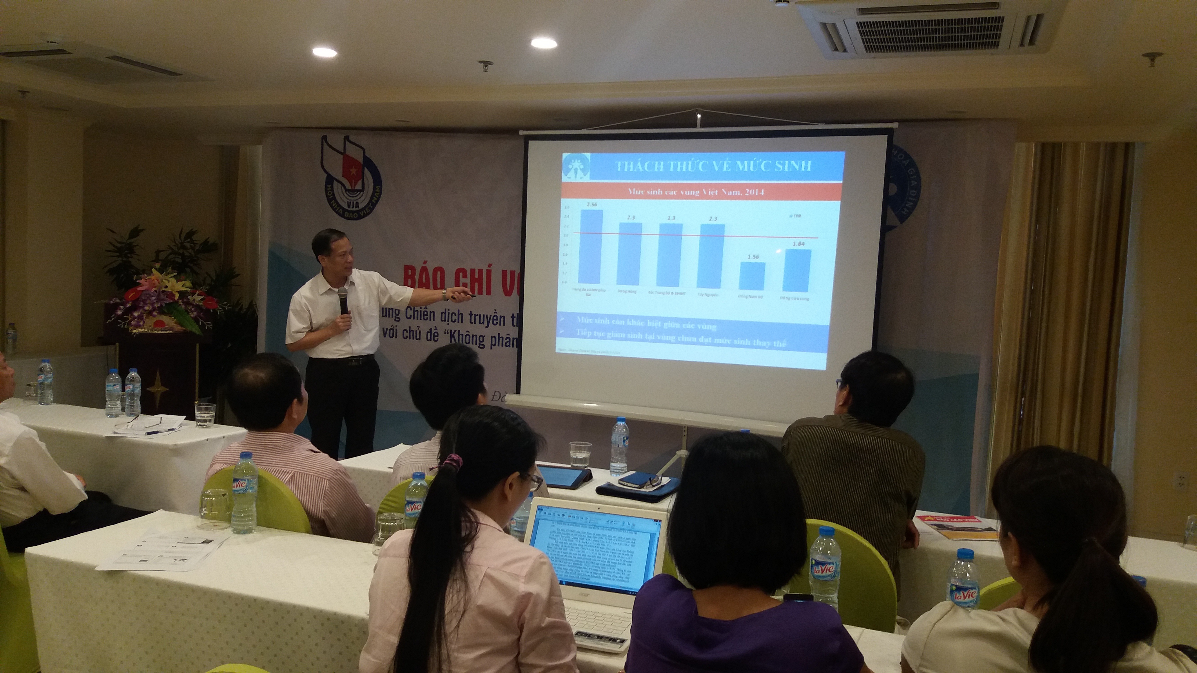 Trong tương lai gần, Việt Nam sẽ thiếu 2,3 - 4,3 triệu phụ nữ - 1 Toàn cảnh hội thảo