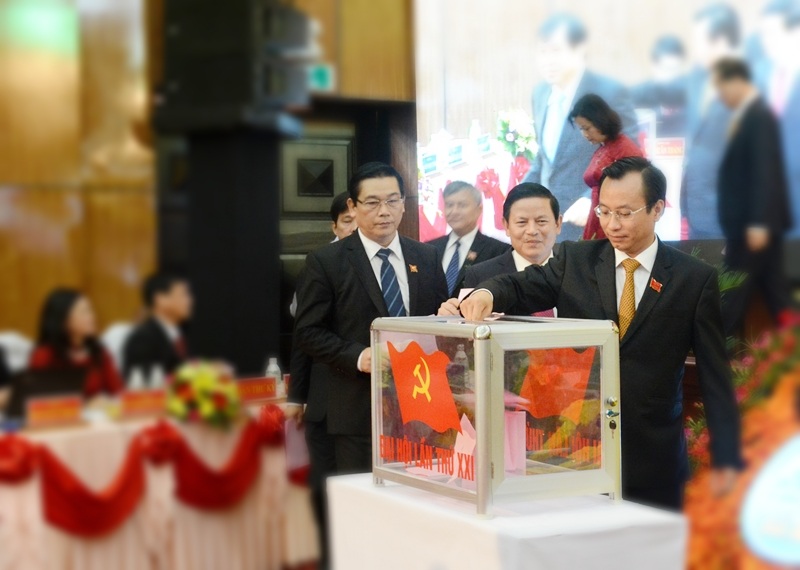 Tân Bí thư Đà Nẵng công bố số điện thoại, e-mail cá nhân - 1 Tân Bí thư Thành ủy Đà Nẵng Nguyễn Xuân Anh (người đứng đầu) đã quyết định công bố số điện thoại và e-mail cá nhân để tiếp nhận phản ánh của người dân