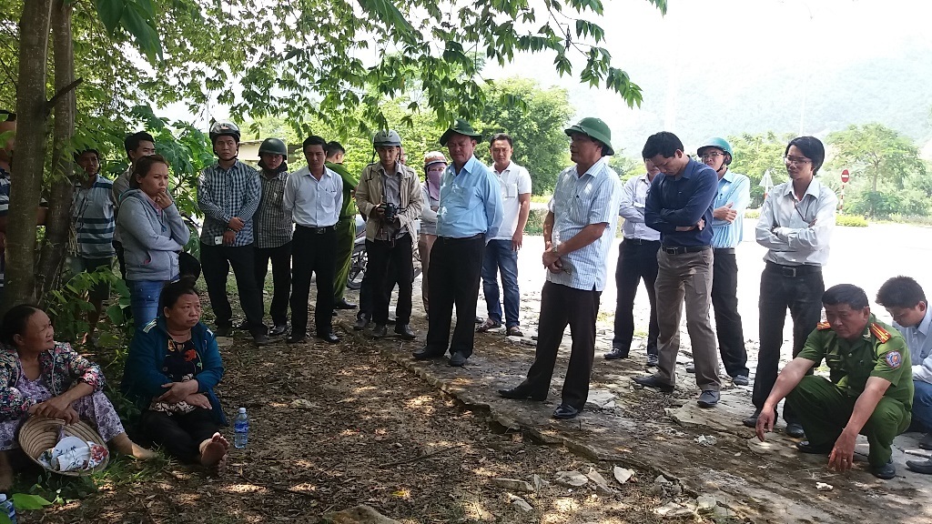 "Chúng tôi ngửi mùi hôi 24 năm là quá đủ rồi!" - 3 Lãnh đạo Sở Tài nguyên - Môi trường và quận Liên Chiểu làm việc với bà con