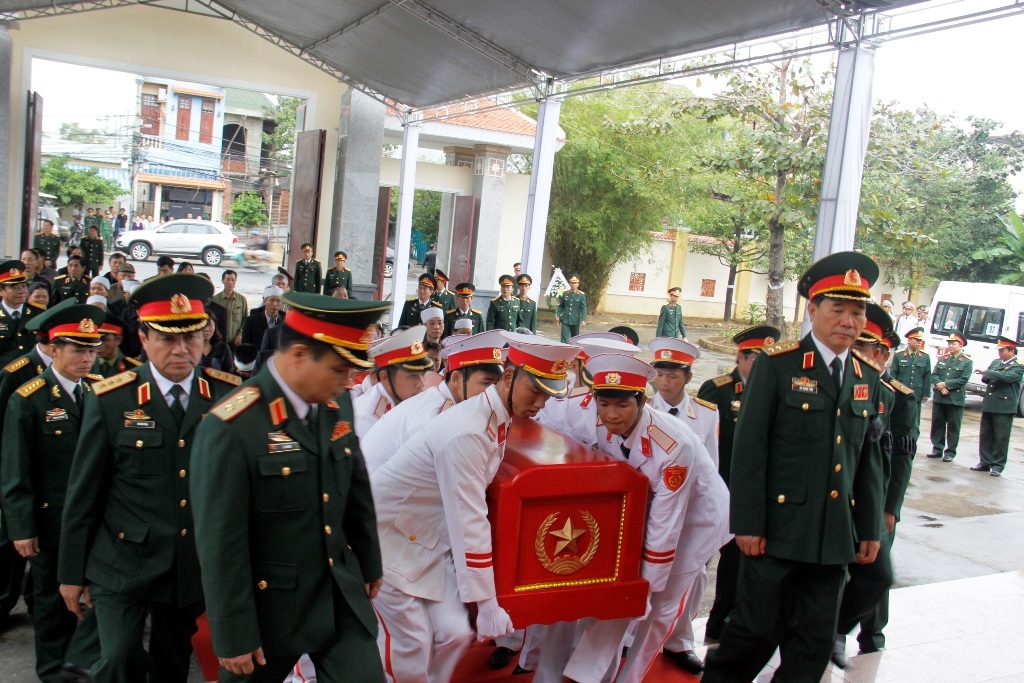 Linh cữu Thượng tướng Nguyễn Chơn được đưa về quê nhà 