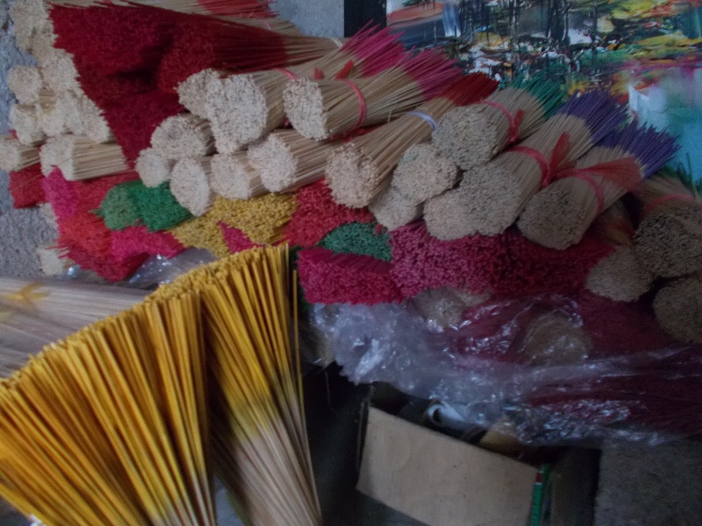 Những bó hương này đã có mối đặt hàng cả rồi