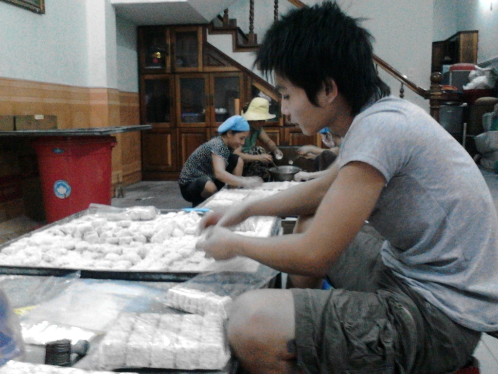 Làng bánh khô mè Cẩm Lệ vào mùa Tết - 2 Những chiếc bánh được đóng gói cẩn thận