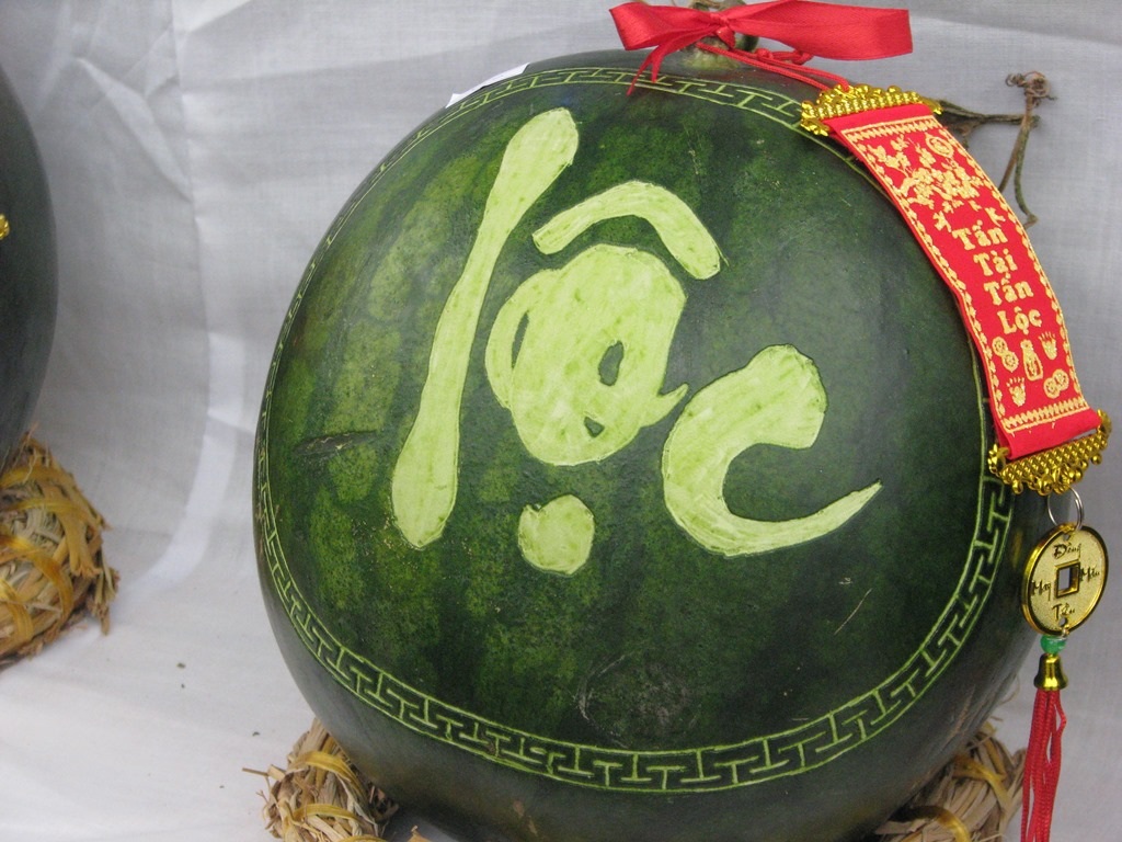 Đà Nẵng: Dưa hấu khắc chữ hút khách - 6