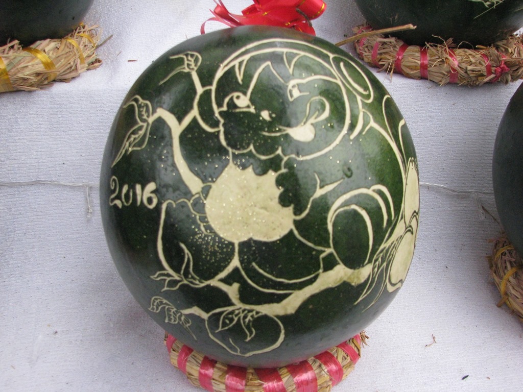 Đà Nẵng: Dưa hấu khắc chữ hút khách - 8